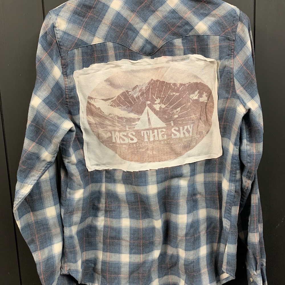 Levi’s kiss the sky button down